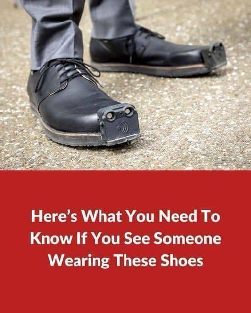 People Are Wearing These Strange Shoes And Nobody Knows Why - Pakstne